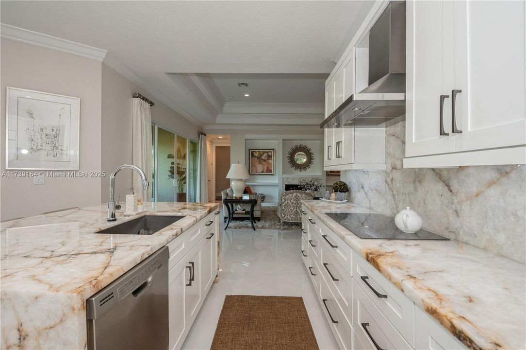 Vendido Recientemente: $1,384,900 (3 camas, 3 baños, 3397 Pies cuadrados)