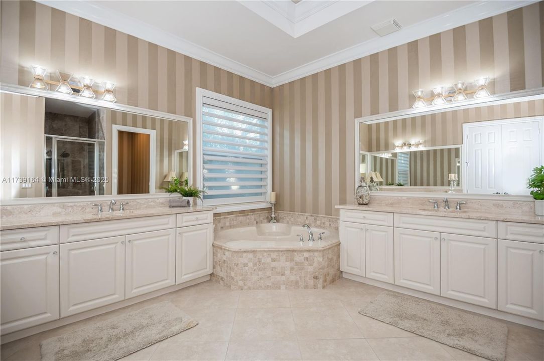 Vendido Recientemente: $1,384,900 (3 camas, 3 baños, 3397 Pies cuadrados)