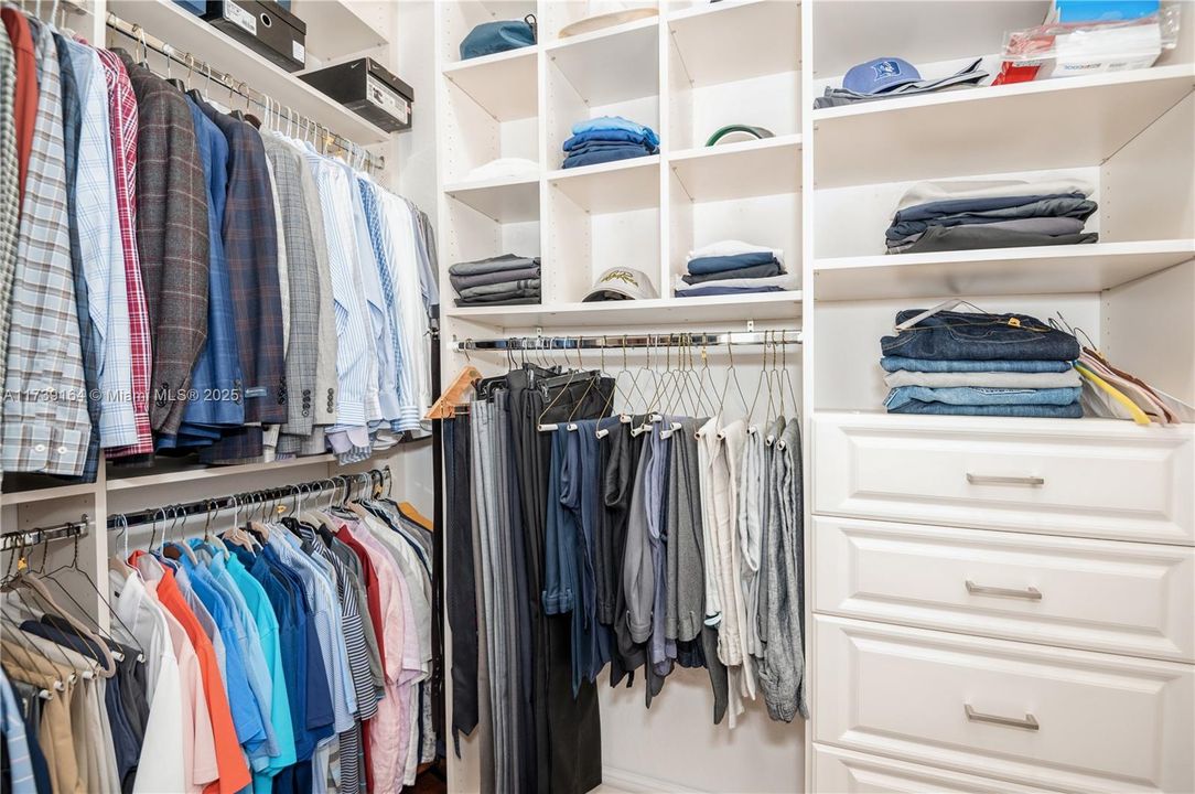 Vendido Recientemente: $1,384,900 (3 camas, 3 baños, 3397 Pies cuadrados)