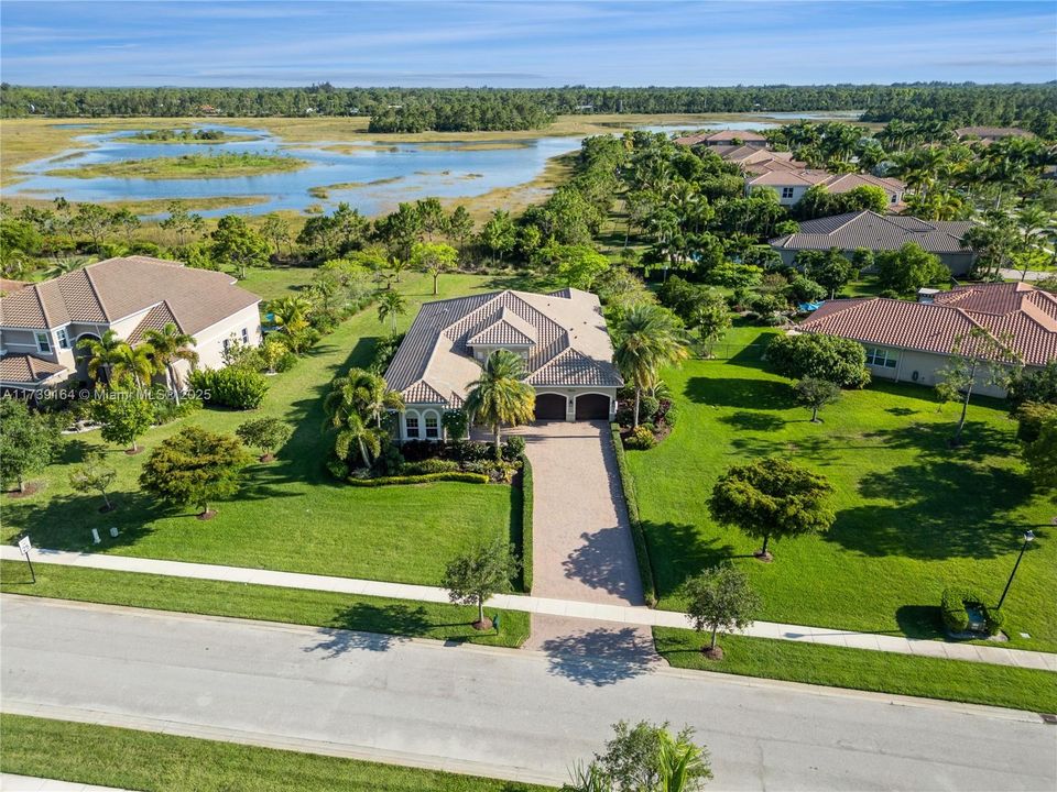 Vendido Recientemente: $1,384,900 (3 camas, 3 baños, 3397 Pies cuadrados)