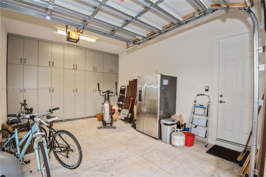3rd garage w storage