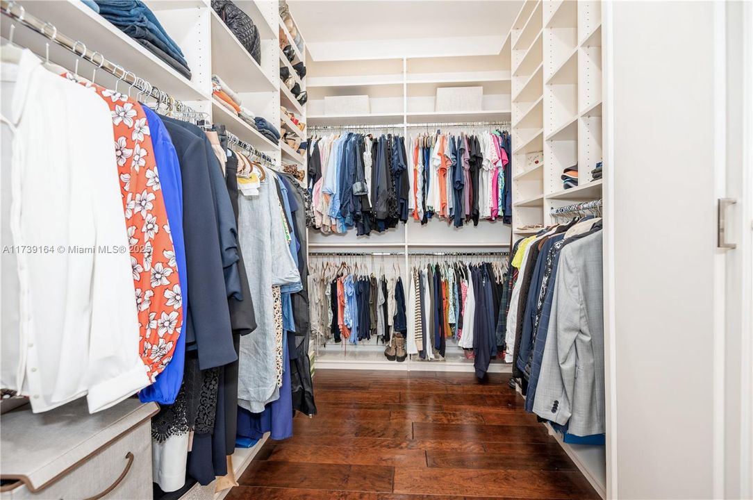 Vendido Recientemente: $1,384,900 (3 camas, 3 baños, 3397 Pies cuadrados)