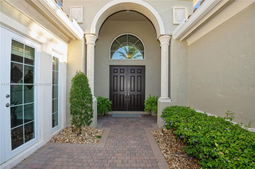 Vendido Recientemente: $1,384,900 (3 camas, 3 baños, 3397 Pies cuadrados)