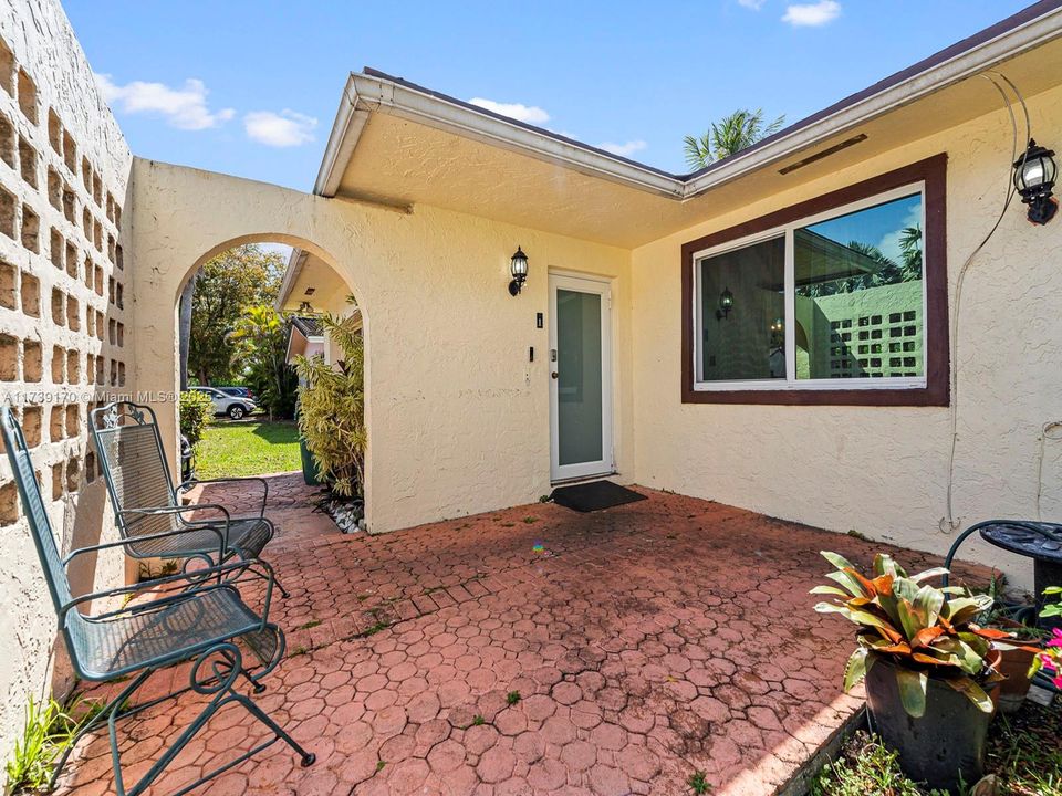 Recently Sold: $650,000 (4 beds, 2 baths, 1767 Square Feet)