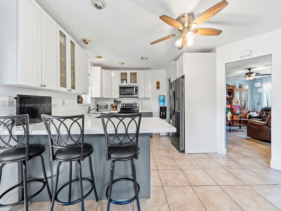 Recently Sold: $650,000 (4 beds, 2 baths, 1767 Square Feet)