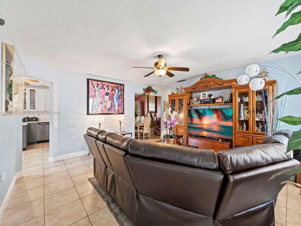 Recently Sold: $650,000 (4 beds, 2 baths, 1767 Square Feet)