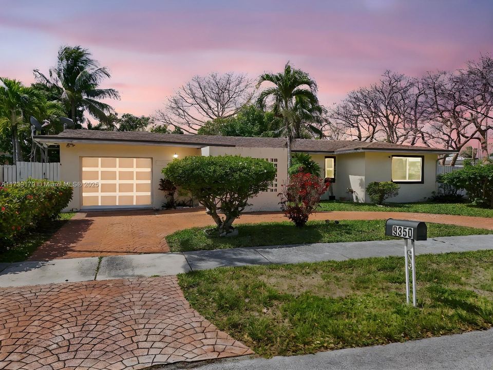 Recently Sold: $650,000 (4 beds, 2 baths, 1767 Square Feet)