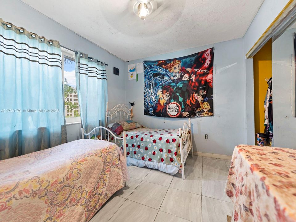 Recently Sold: $650,000 (4 beds, 2 baths, 1767 Square Feet)