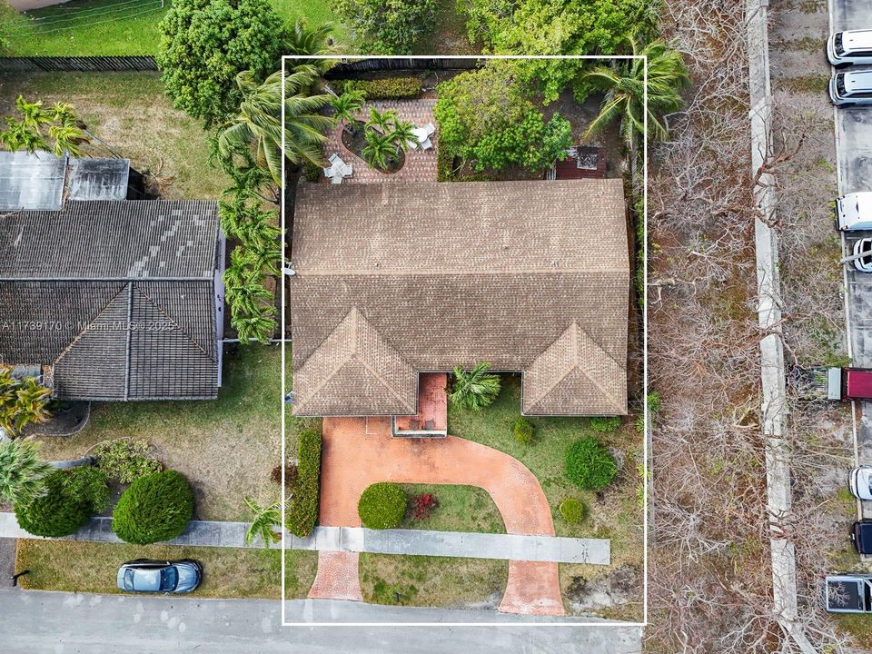 Recently Sold: $650,000 (4 beds, 2 baths, 1767 Square Feet)