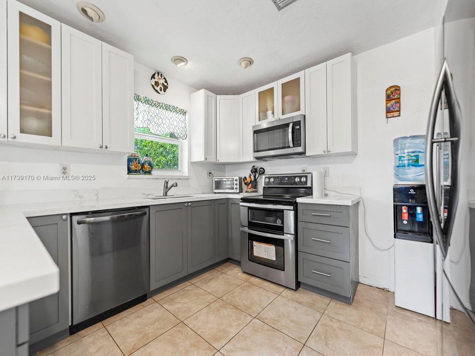 Recently Sold: $650,000 (4 beds, 2 baths, 1767 Square Feet)