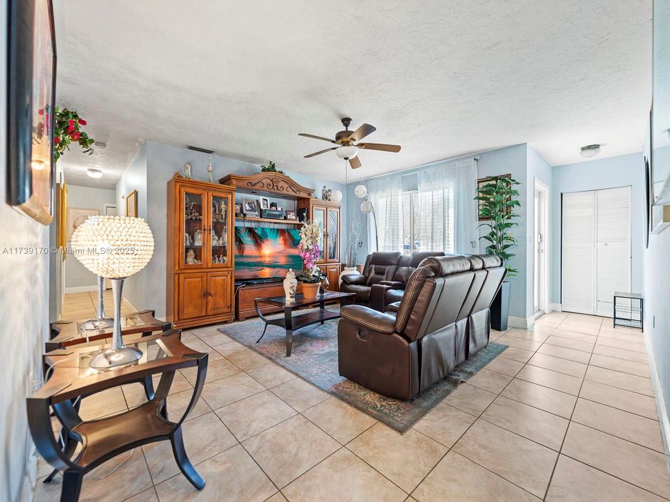 Recently Sold: $650,000 (4 beds, 2 baths, 1767 Square Feet)