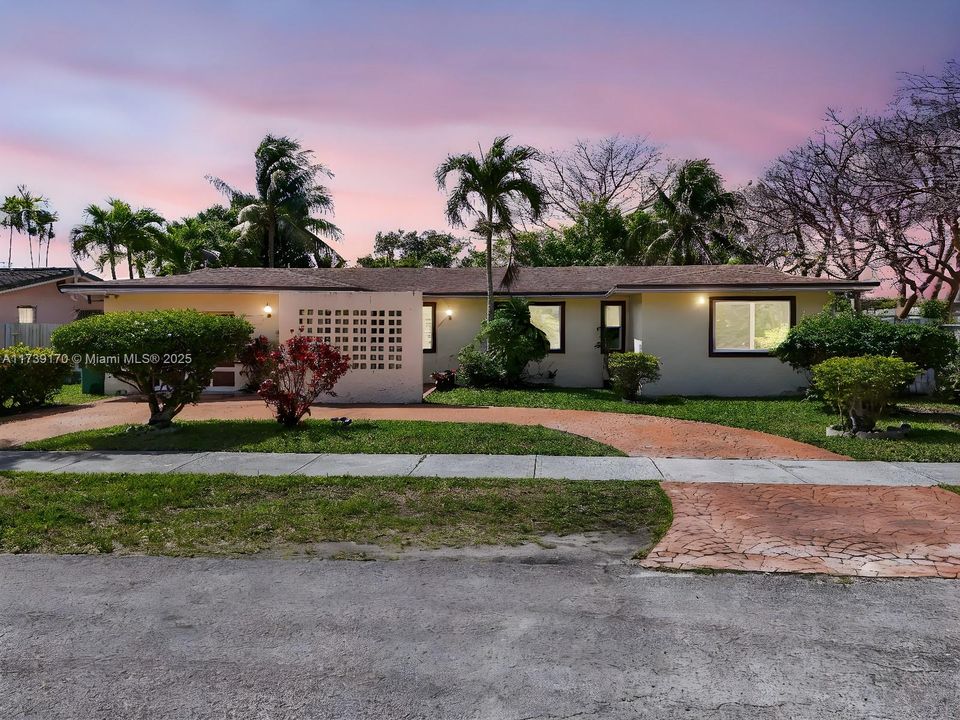 Recently Sold: $650,000 (4 beds, 2 baths, 1767 Square Feet)