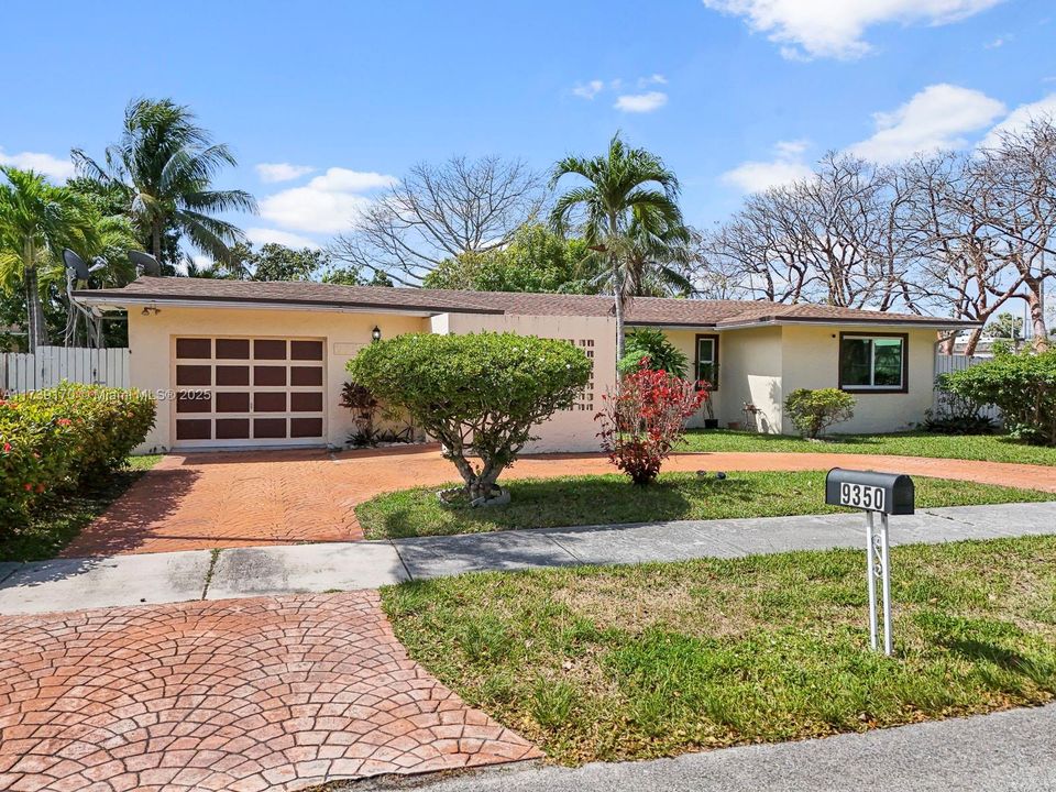 Recently Sold: $650,000 (4 beds, 2 baths, 1767 Square Feet)