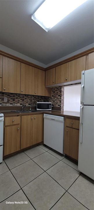 待售: $229,000 (1 贝兹, 1 浴室, 850 平方英尺)