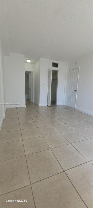 待售: $229,000 (1 贝兹, 1 浴室, 850 平方英尺)