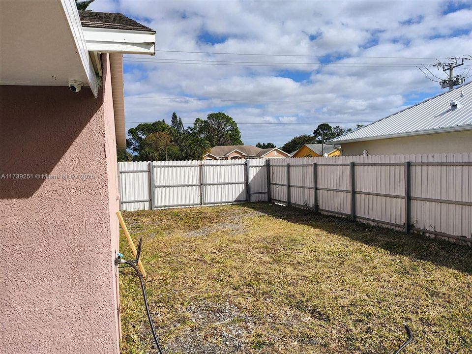 Recientemente alquilado: $2,200 (3 camas, 2 baños, 1747 Pies cuadrados)