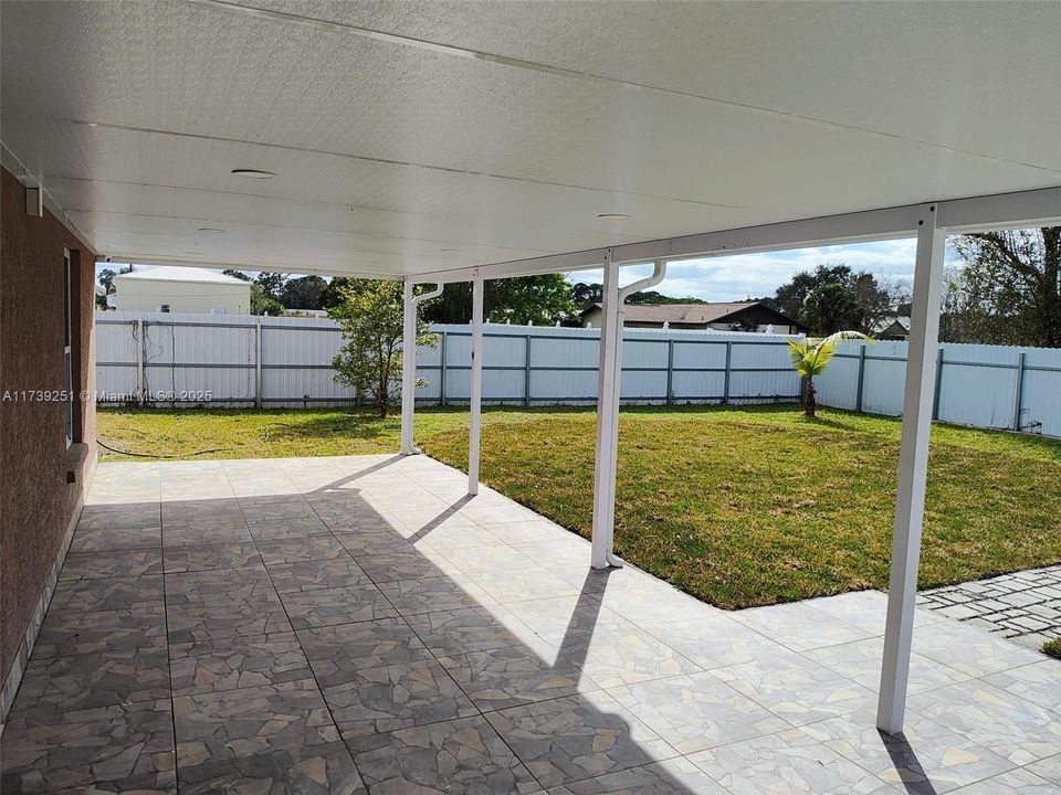 Recientemente alquilado: $2,200 (3 camas, 2 baños, 1747 Pies cuadrados)