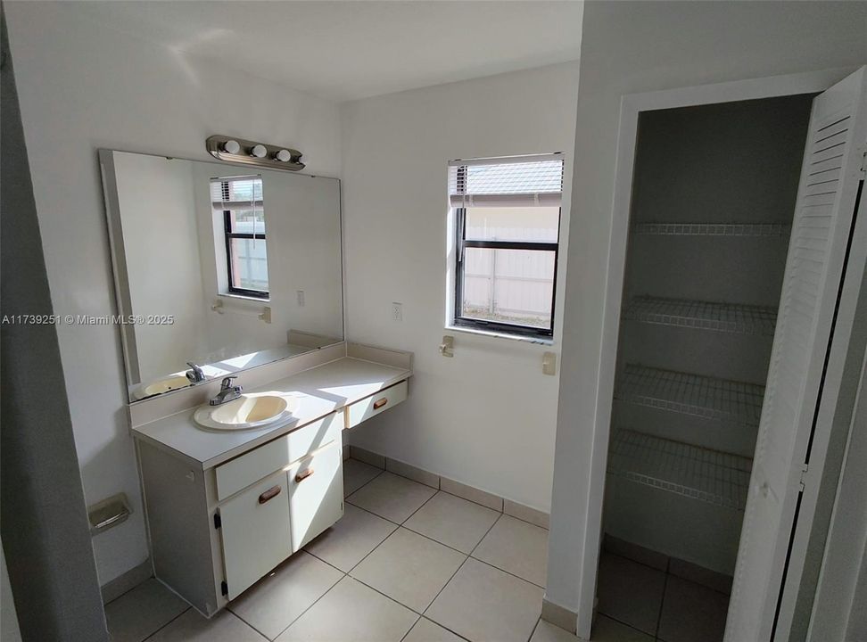 Recientemente alquilado: $2,200 (3 camas, 2 baños, 1747 Pies cuadrados)