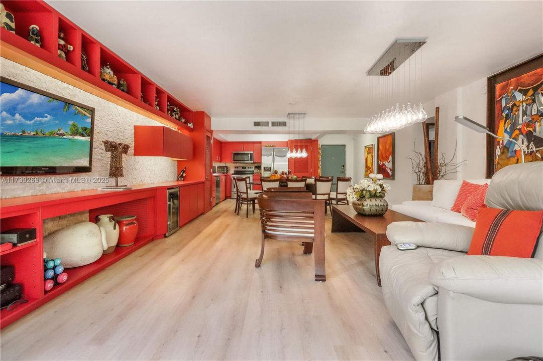 合同活跃: $1,195,000 (3 贝兹, 2 浴室, 1734 平方英尺)