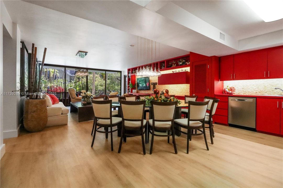 合同活跃: $1,195,000 (3 贝兹, 2 浴室, 1734 平方英尺)