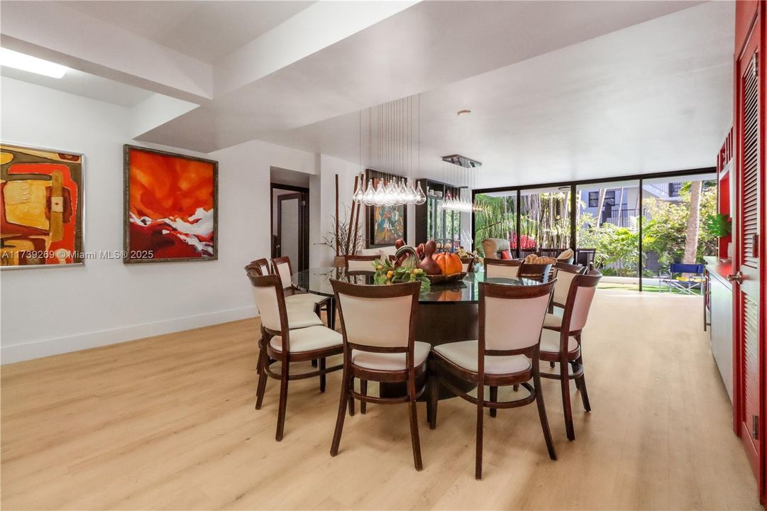 合同活跃: $1,195,000 (3 贝兹, 2 浴室, 1734 平方英尺)