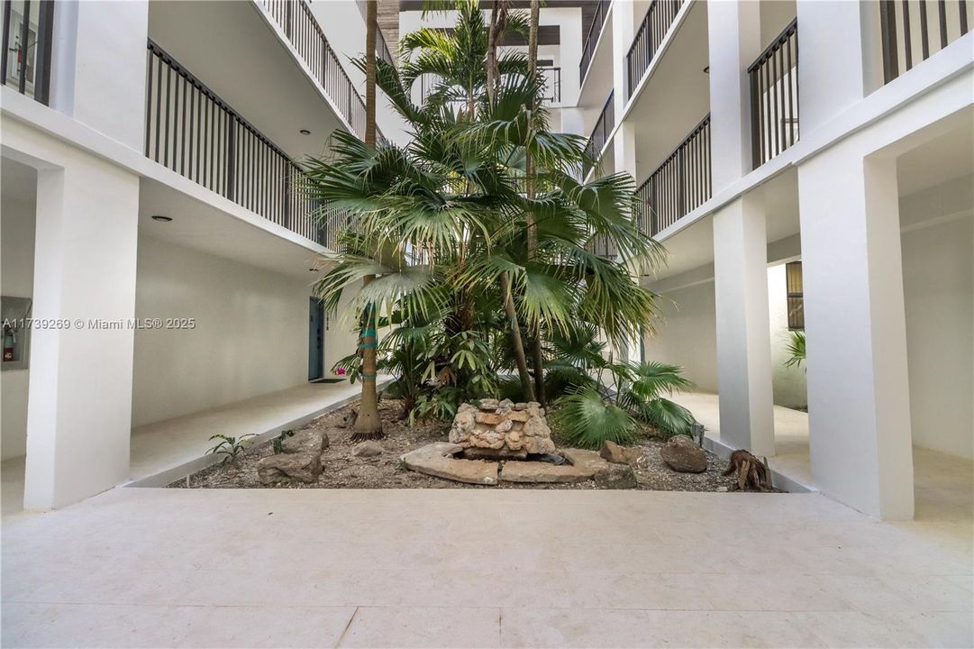 合同活跃: $1,195,000 (3 贝兹, 2 浴室, 1734 平方英尺)