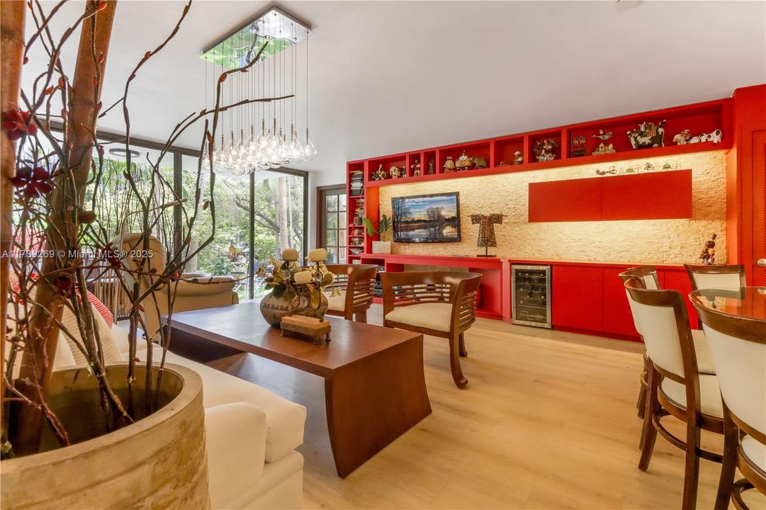 合同活跃: $1,195,000 (3 贝兹, 2 浴室, 1734 平方英尺)