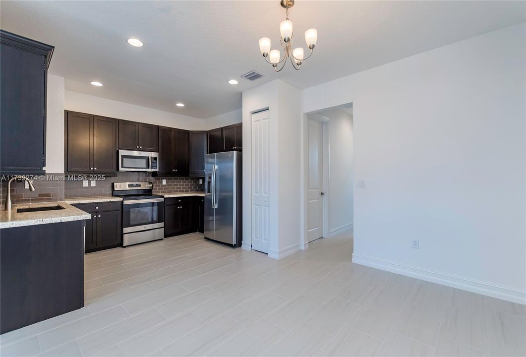 Недавно арендовано: $3,480 (3 спален, 3 ванн, 1919 Квадратных фут)