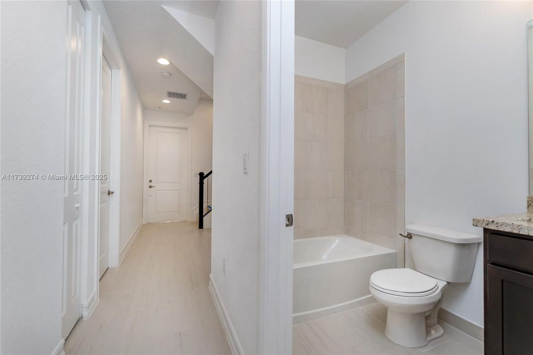 Недавно арендовано: $3,480 (3 спален, 3 ванн, 1919 Квадратных фут)