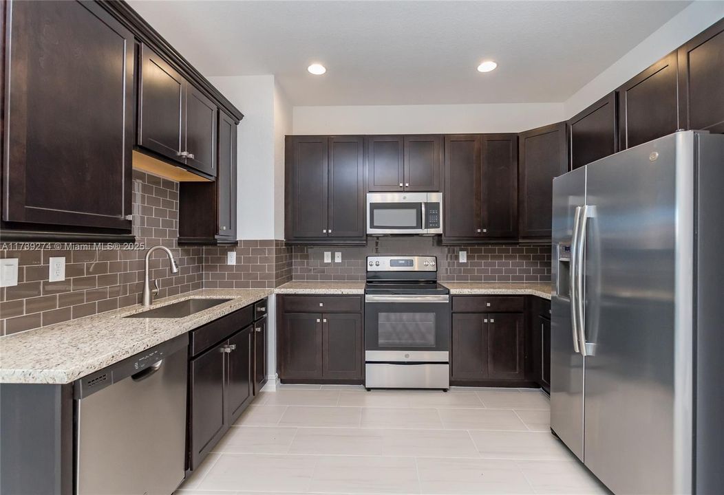 Недавно арендовано: $3,480 (3 спален, 3 ванн, 1919 Квадратных фут)