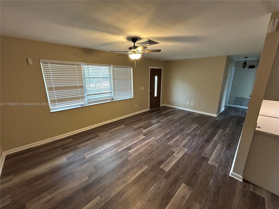Recently Rented: $2,000 (2 beds, 2 baths, 1128 Square Feet)