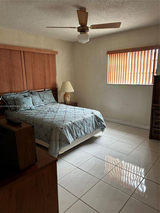 Recently Rented: $2,750 (3 beds, 1 baths, 2140 Square Feet)