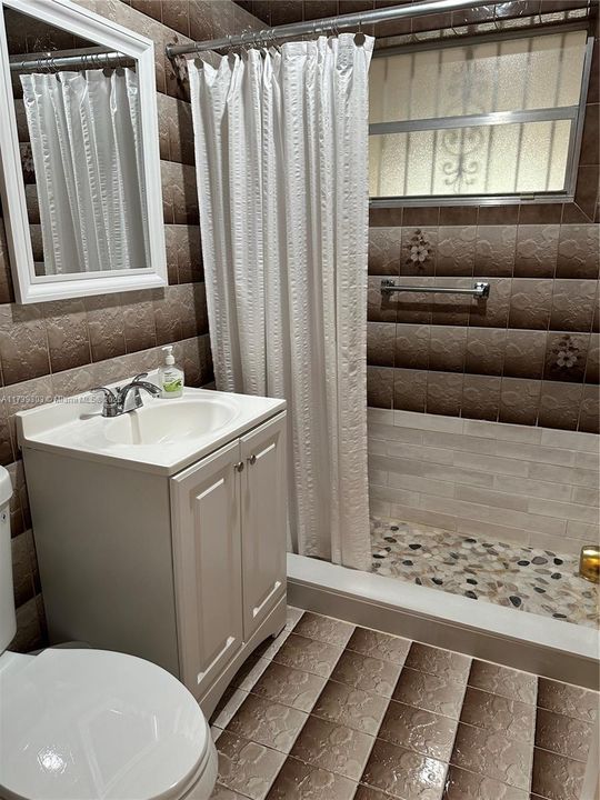 Recently Rented: $2,750 (3 beds, 1 baths, 2140 Square Feet)