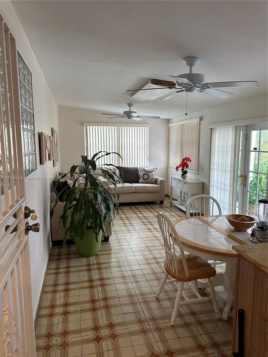 Recently Rented: $2,750 (3 beds, 1 baths, 2140 Square Feet)