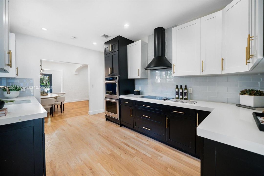 Vendido Recientemente: $2,199,000 (5 camas, 3 baños, 2442 Pies cuadrados)