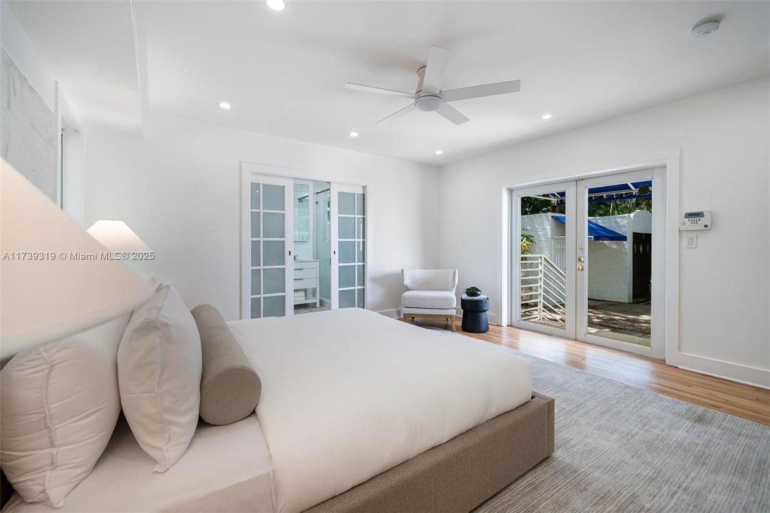 Vendido Recientemente: $2,199,000 (5 camas, 3 baños, 2442 Pies cuadrados)