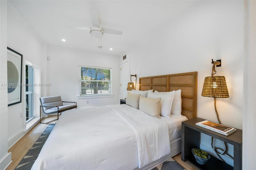 Vendido Recientemente: $2,199,000 (5 camas, 3 baños, 2442 Pies cuadrados)