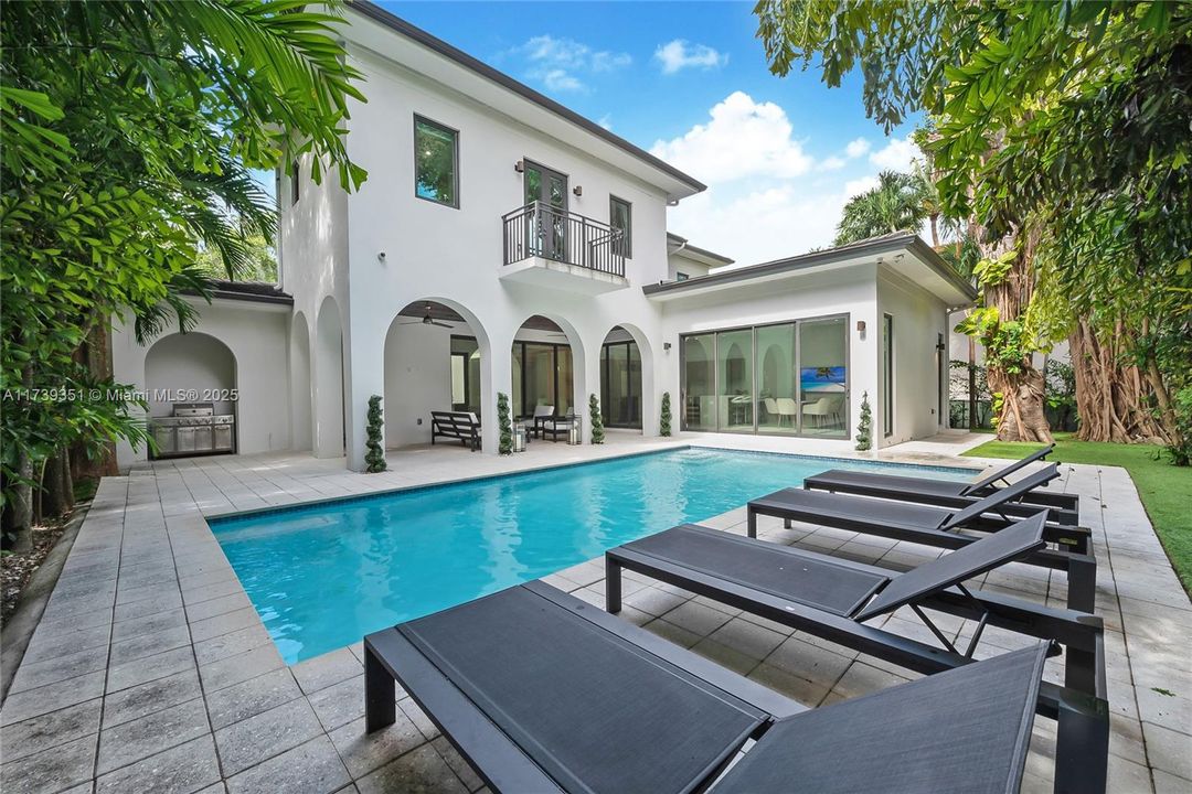 Recently Rented: $20,500 (4 beds, 5 baths, 2932 Square Feet)