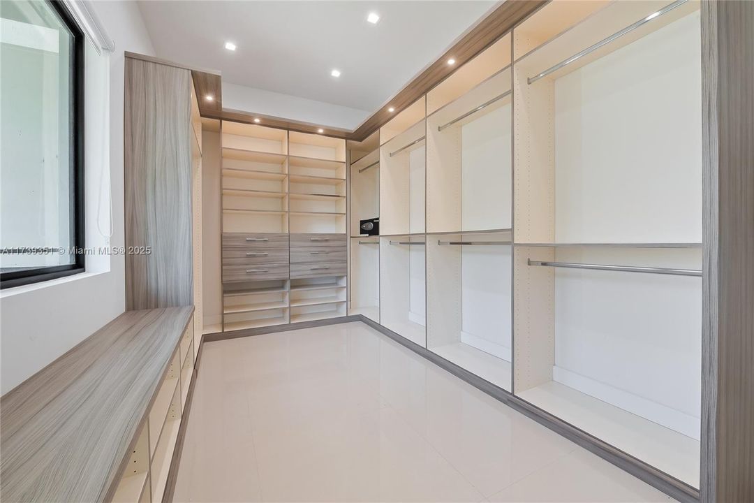 Recently Rented: $20,500 (4 beds, 5 baths, 2932 Square Feet)