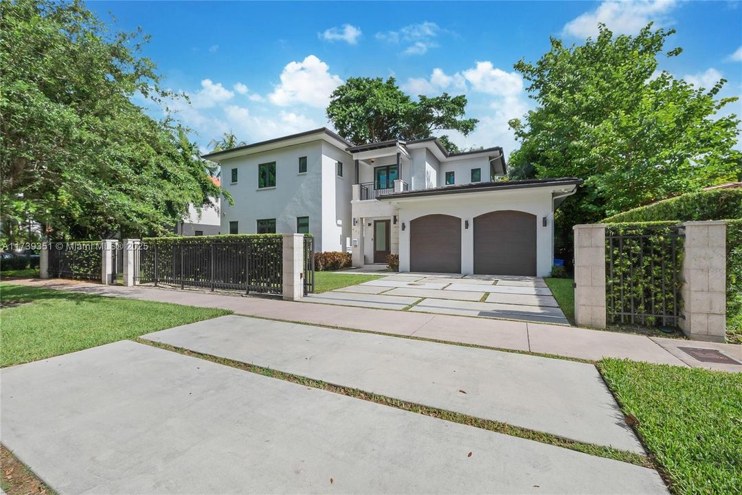 Recently Rented: $20,500 (4 beds, 5 baths, 2932 Square Feet)