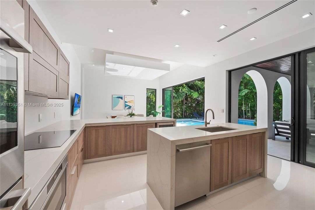 Recently Rented: $20,500 (4 beds, 5 baths, 2932 Square Feet)