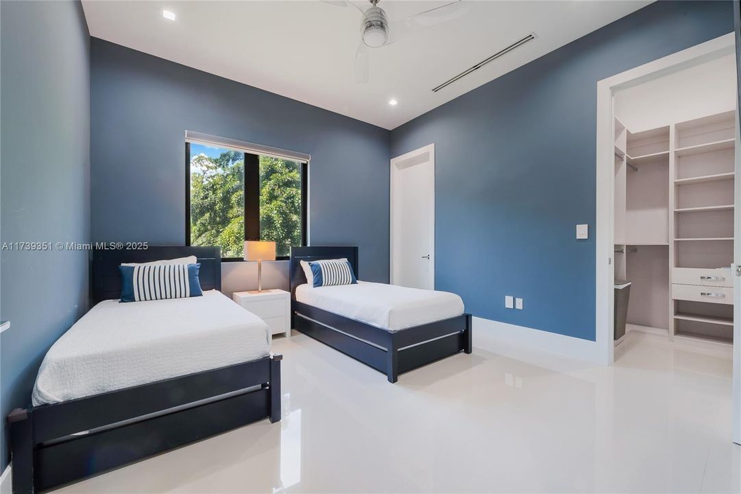 Recently Rented: $20,500 (4 beds, 5 baths, 2932 Square Feet)