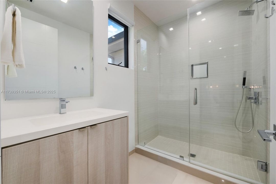 Recently Rented: $20,500 (4 beds, 5 baths, 2932 Square Feet)