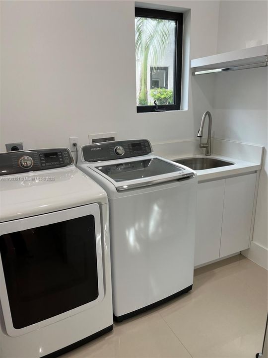 Recently Rented: $20,500 (4 beds, 5 baths, 2932 Square Feet)