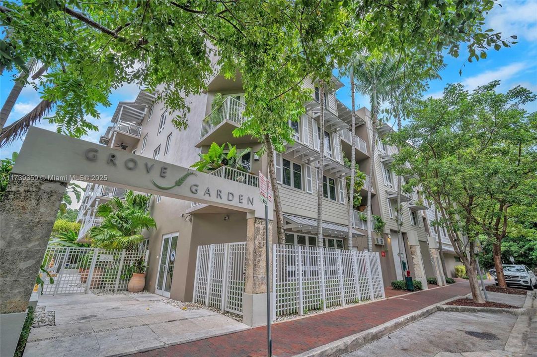 Recently Sold: $1,050,000 (1 beds, 2 baths, 1009 Square Feet)