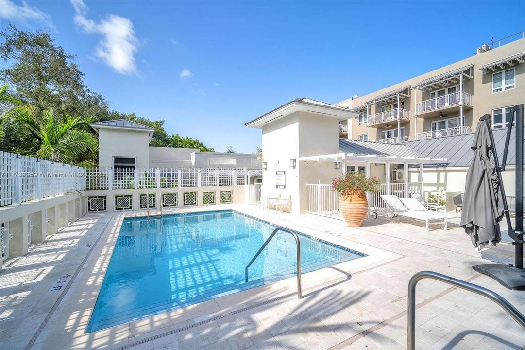 Recently Sold: $1,050,000 (1 beds, 2 baths, 1009 Square Feet)