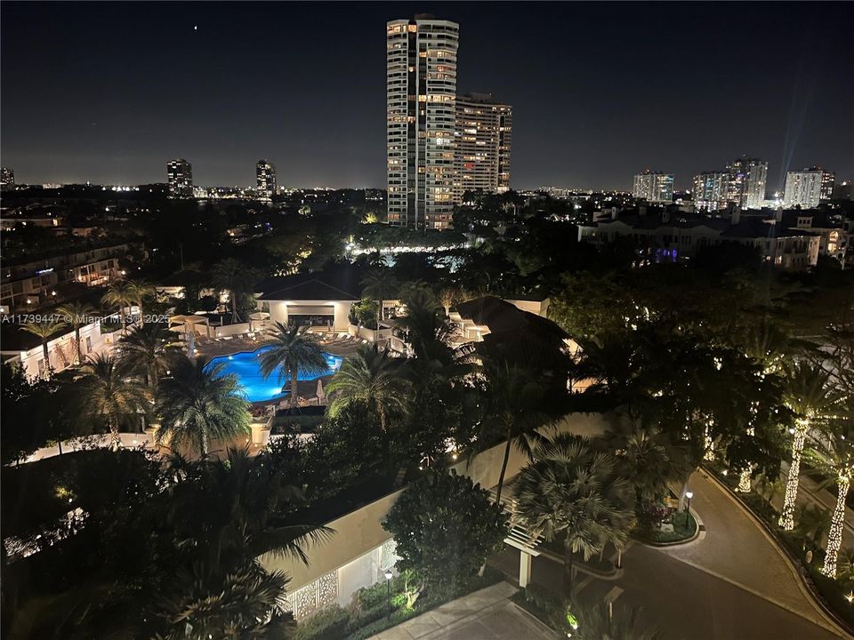 最近售出: $2,499,000 (3 贝兹, 3 浴室, 2800 平方英尺)