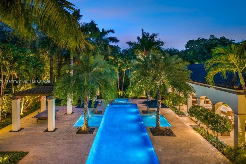 合同活跃: $9,750,000 (6 贝兹, 8 浴室, 8920 平方英尺)