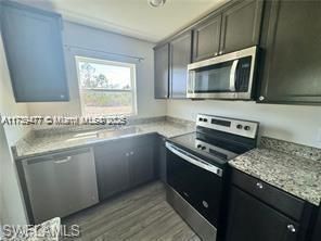 Recently Rented: $1,950 (3 beds, 2 baths, 1394 Square Feet)