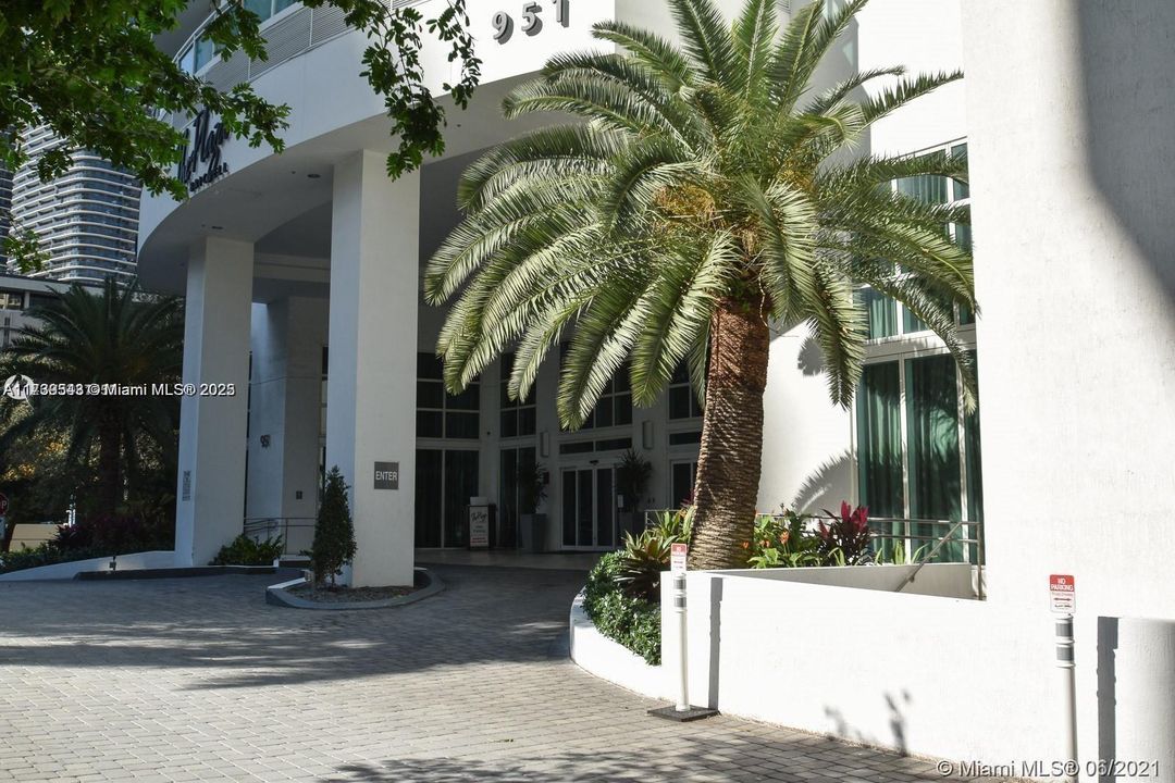 Recently Sold: $730,000 (2 beds, 2 baths, 1120 Square Feet)